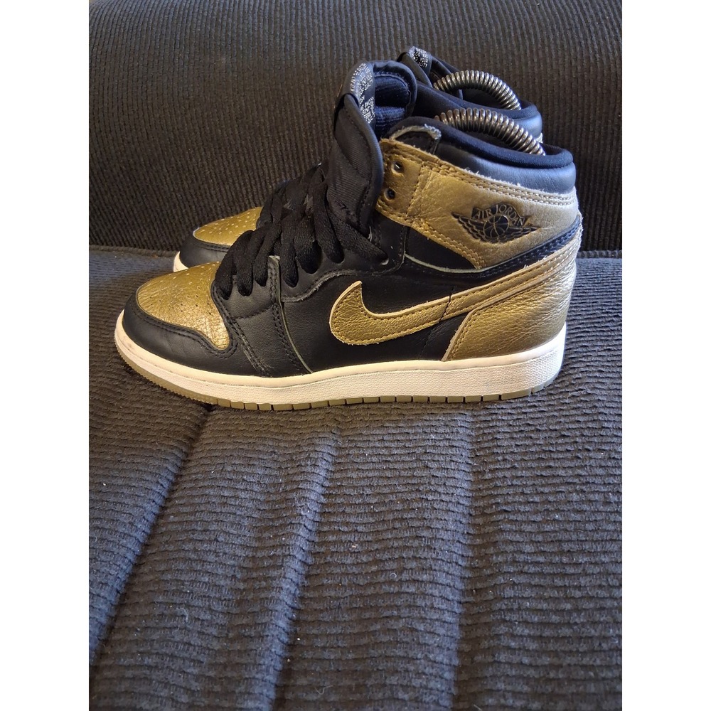 Nike Air Jordan 1 Retro High OG Metallic Gold Black FD1437-071 Kids Size 4Y